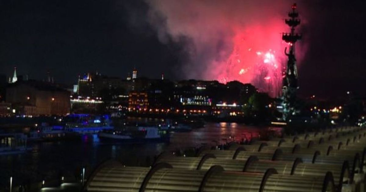 Reggimento immortale, il cielo di Mosca illuminato dai fuochi
