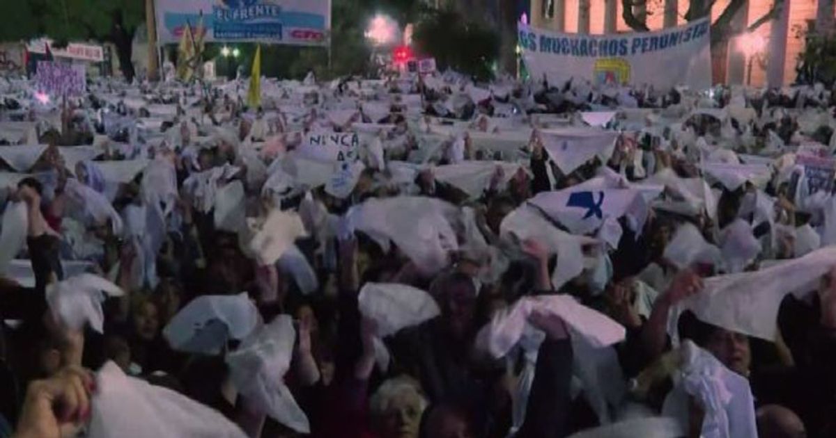 Argentina, bloccata legge su rilascio criminali della dittatura