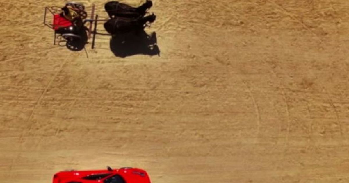 Ferrari contro biga, la sfida tra “cavalli” a Cinecittà World