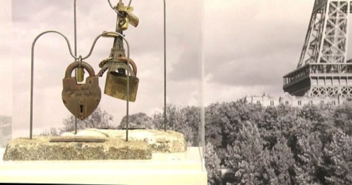 Parigi, amore in vendita: all’asta i lucchetti degli innamorati