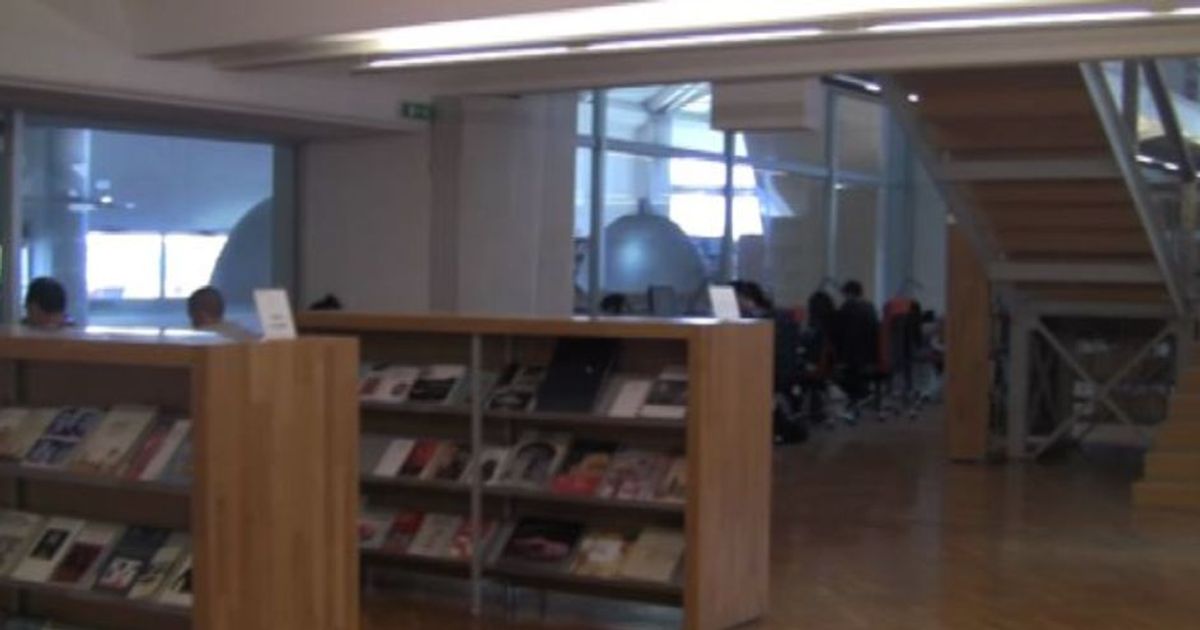 Non solo libri, la biblioteca high tech con shiatsu e cyclette