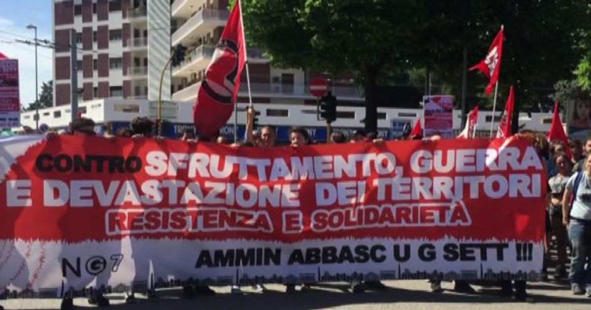 A Bari il corteo contro il G7, bus bloccati per controlli