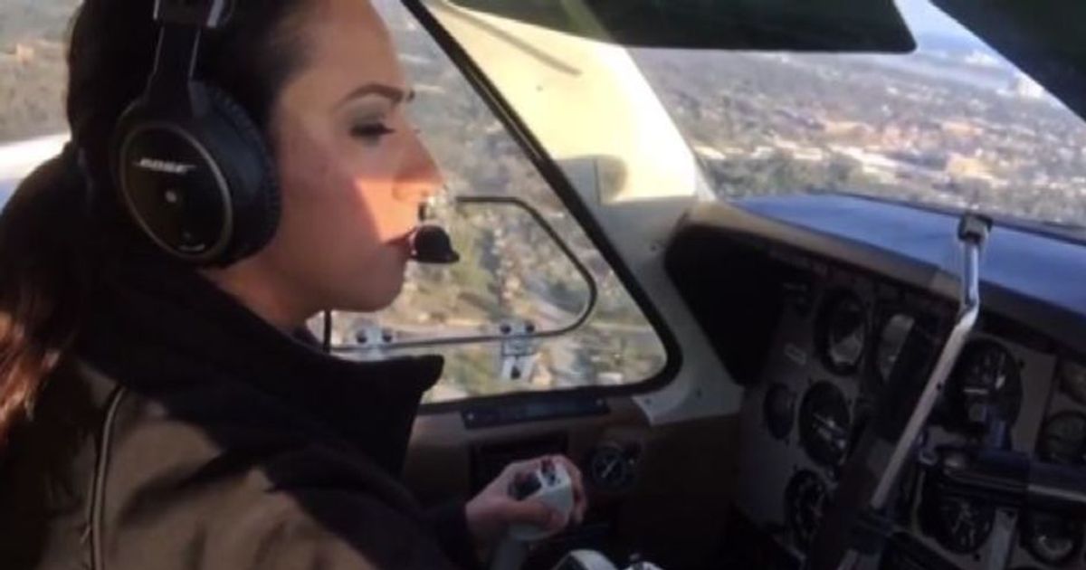 Il giro del mondo di Shaesta, la più giovane donna pilota afgana