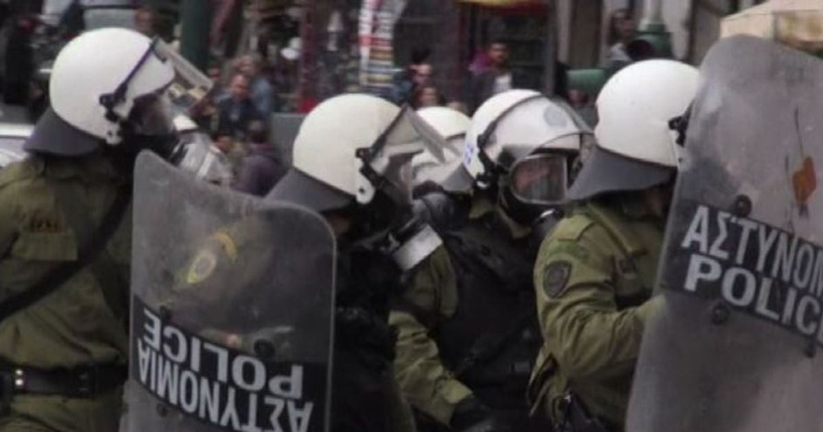 Grecia in piazza contro austerity: scontri ad Atene