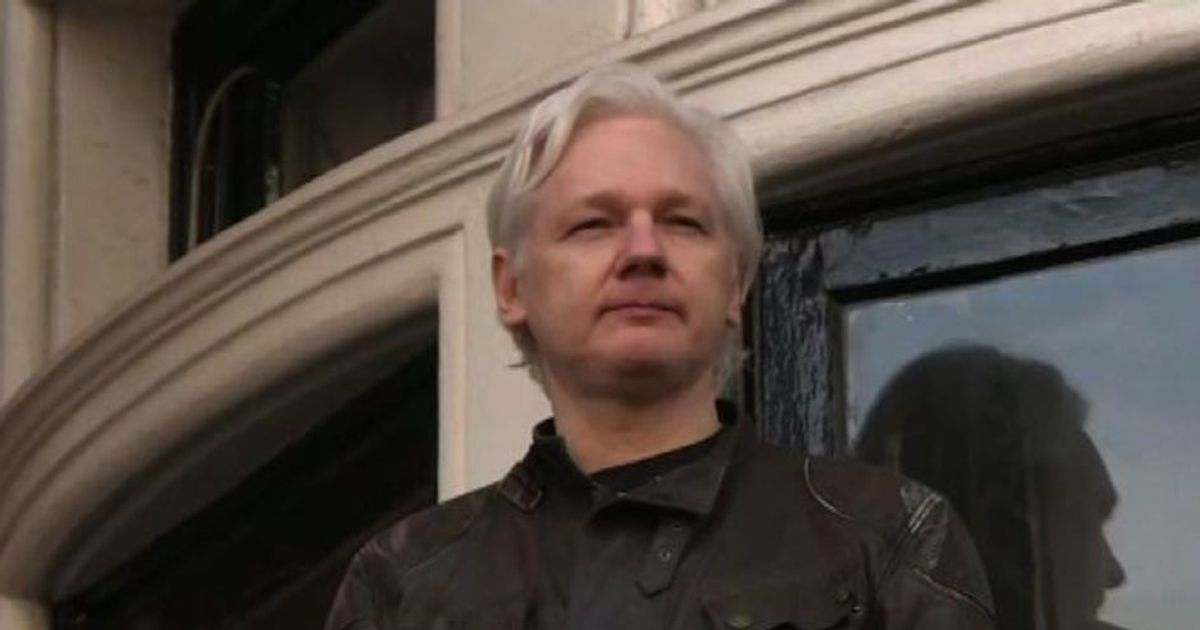 Il commento di Assange dopo l’archiviazione: non potrò perdonare