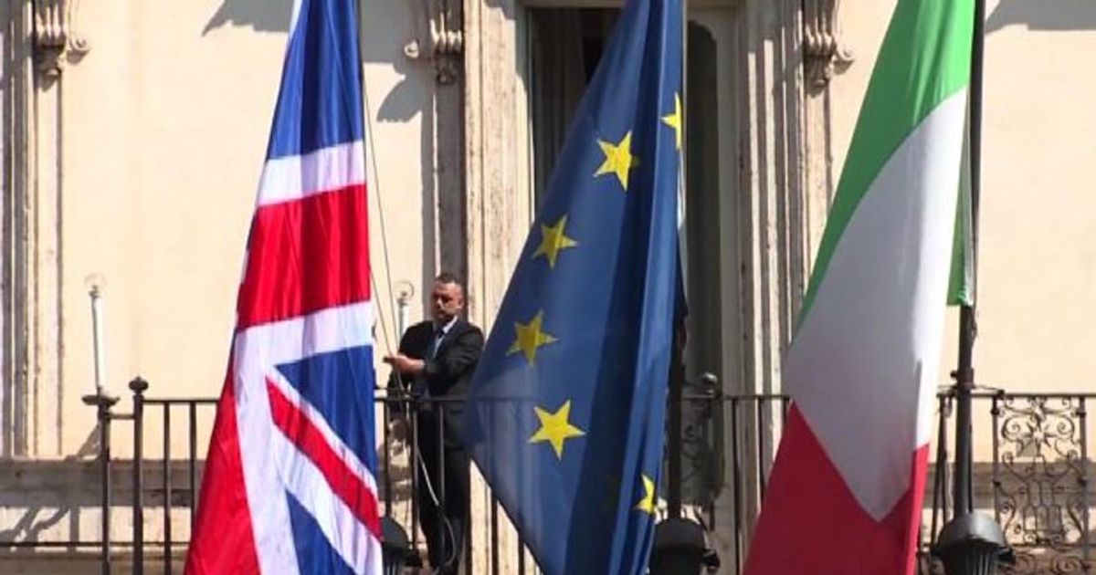 Strage Manchester, bandiere a mezz’asta a palazzo Chigi