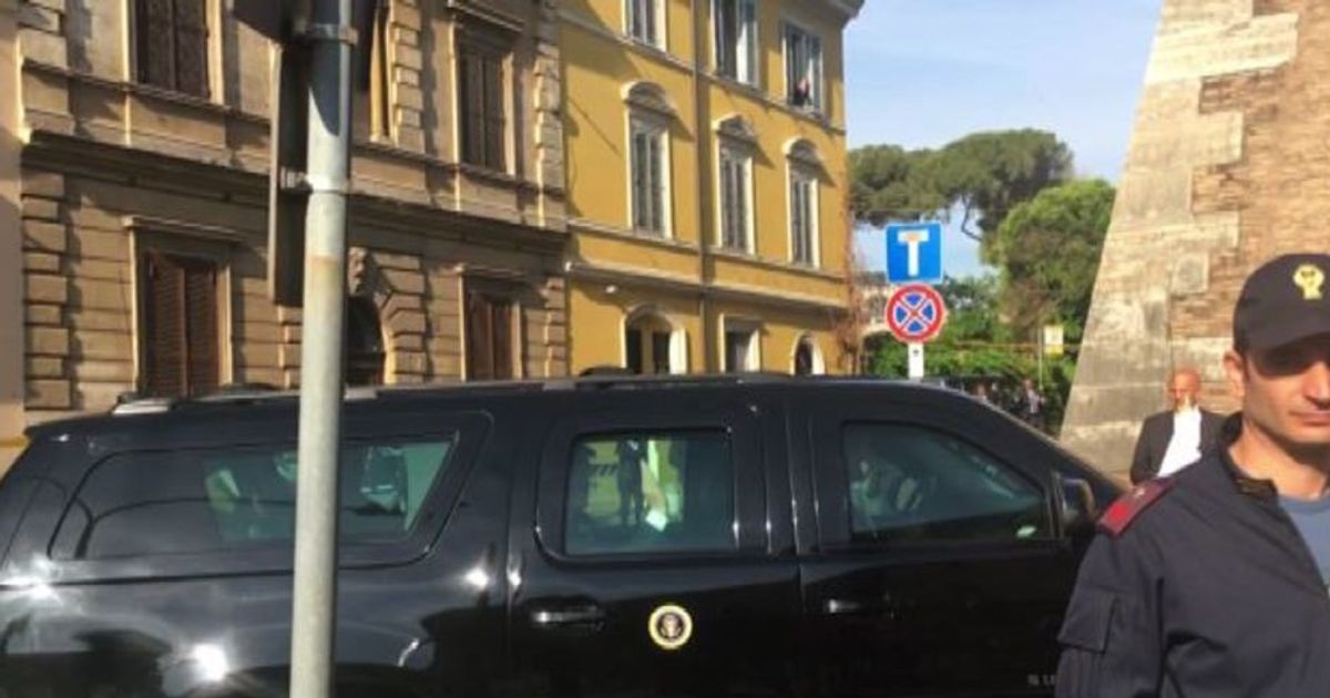 L’arrivo di Trump in Vaticano per incontrare il Papa