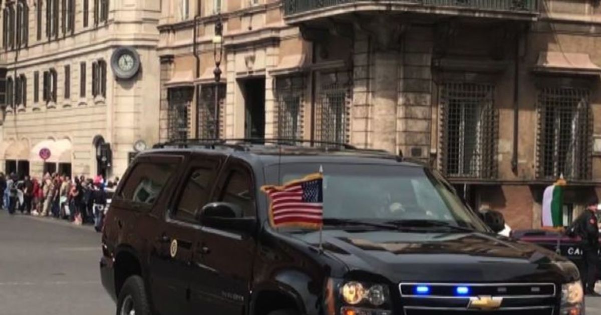 “The Beast”, il blindato di Trump sfreccia a Piazza Venezia
