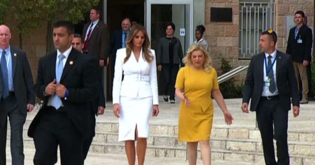 Total white-total black: Melania Trump punta sul classico