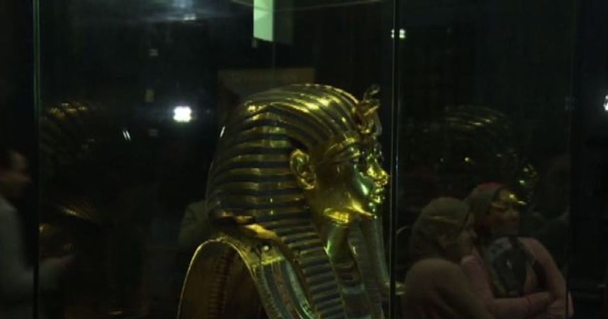 Tutankhamon: trasferiti il letto dorato e il suo carro da guerra