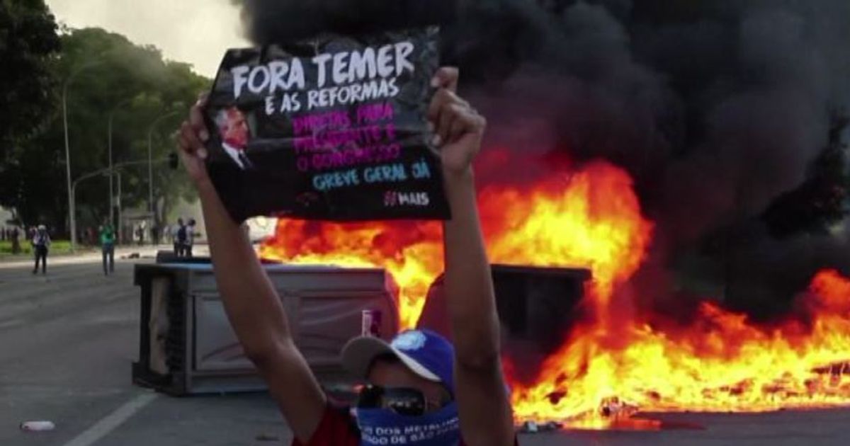 Brasilia, scontri ai cortei anti-Temer. Assalto ai ministeri