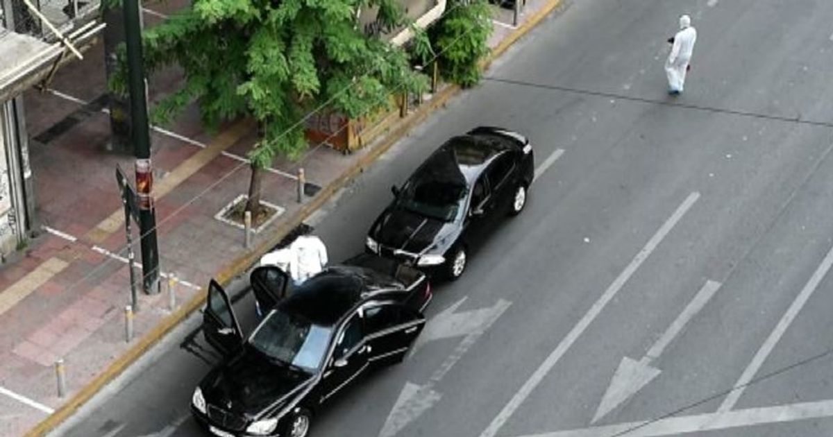 L’ex premier greco Papademos ferito in un’esplosione