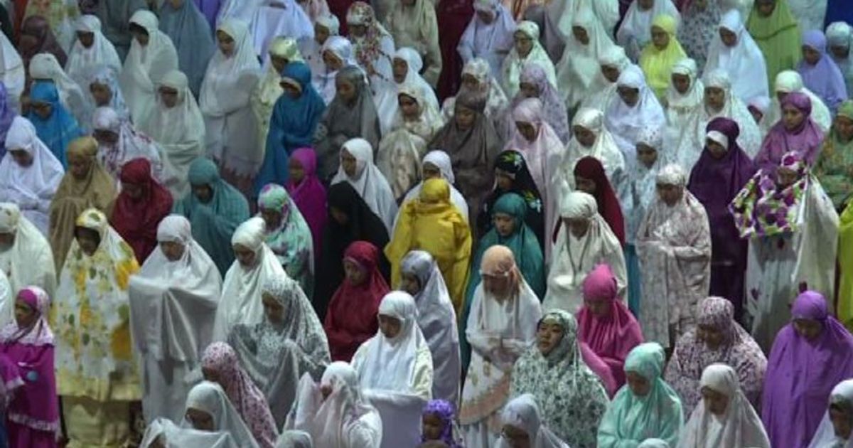 Giacarta, i musulmani indonesiani celebrano l’inizio del Ramadan