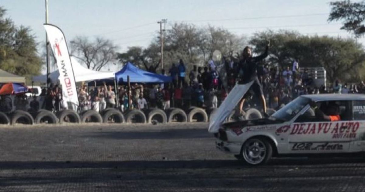 Stunt-man? No stunt-woman: due donne piroettano su auto in corsa