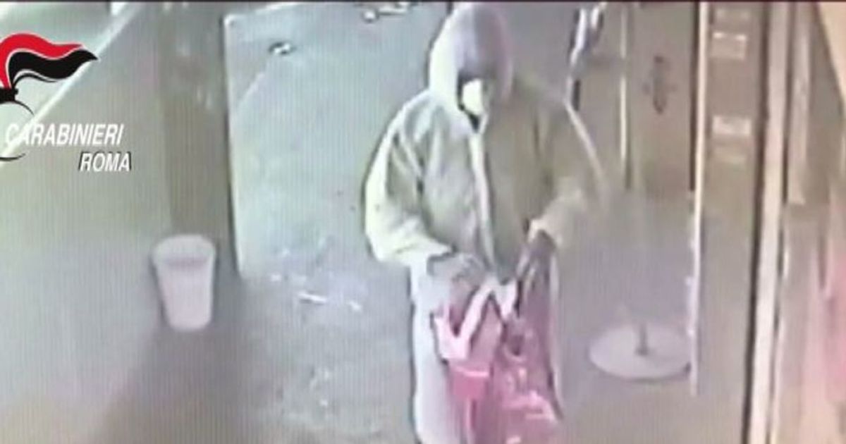 Roma, detenuto in permesso rapinava supermercati: arrestato