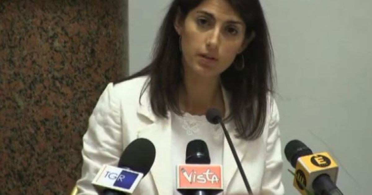 Raggi annuncia chiusura campi rom: “Finita mangiatoia mafie”