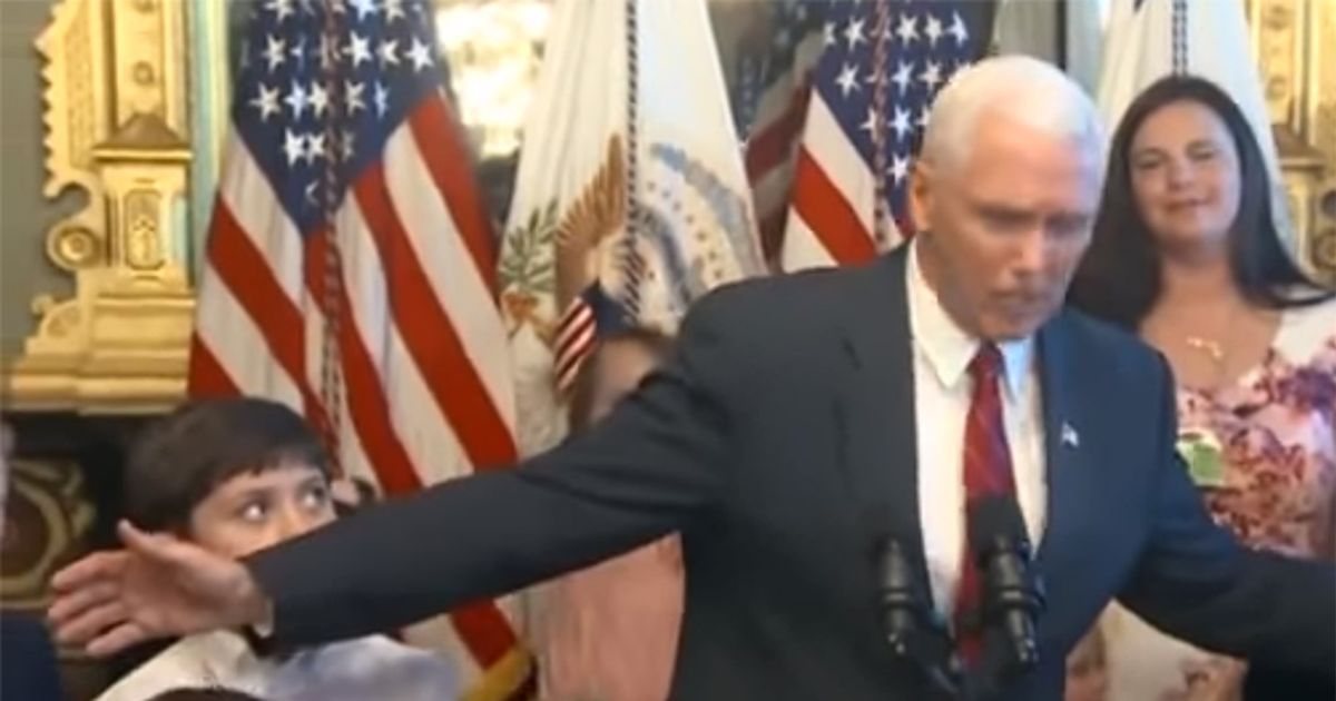 Il bimbo che pretende le scuse del vicepresidente americano