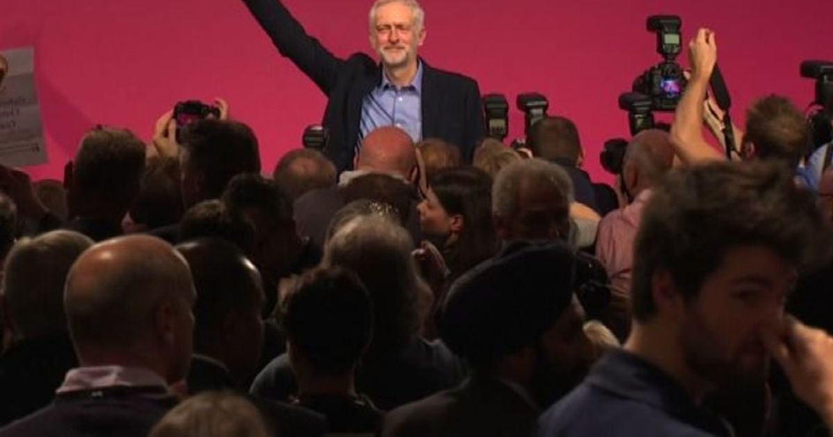Elezioni Gb, Corbyn galvanizza i sostenitori, Labour dato al 34%