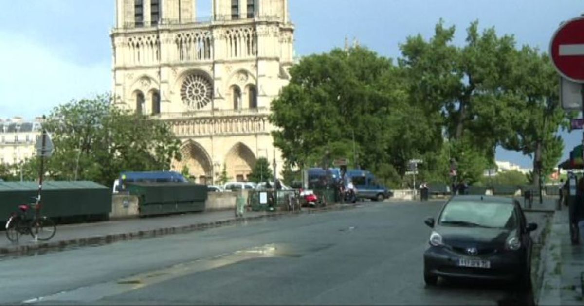 Nuovo allarme a Notre Dame, poliziotto aggredito a martellate