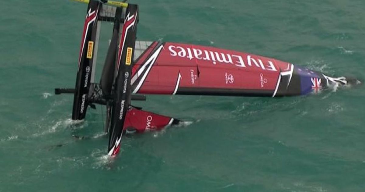 Louis Vuitton Cup, spettacolare scuffiata del Team New Zealand