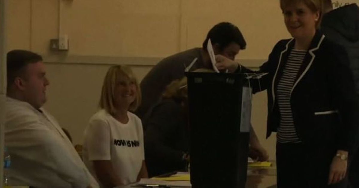 Elezioni Gb, la prima ministra scozzese Nicola Sturgeon al voto