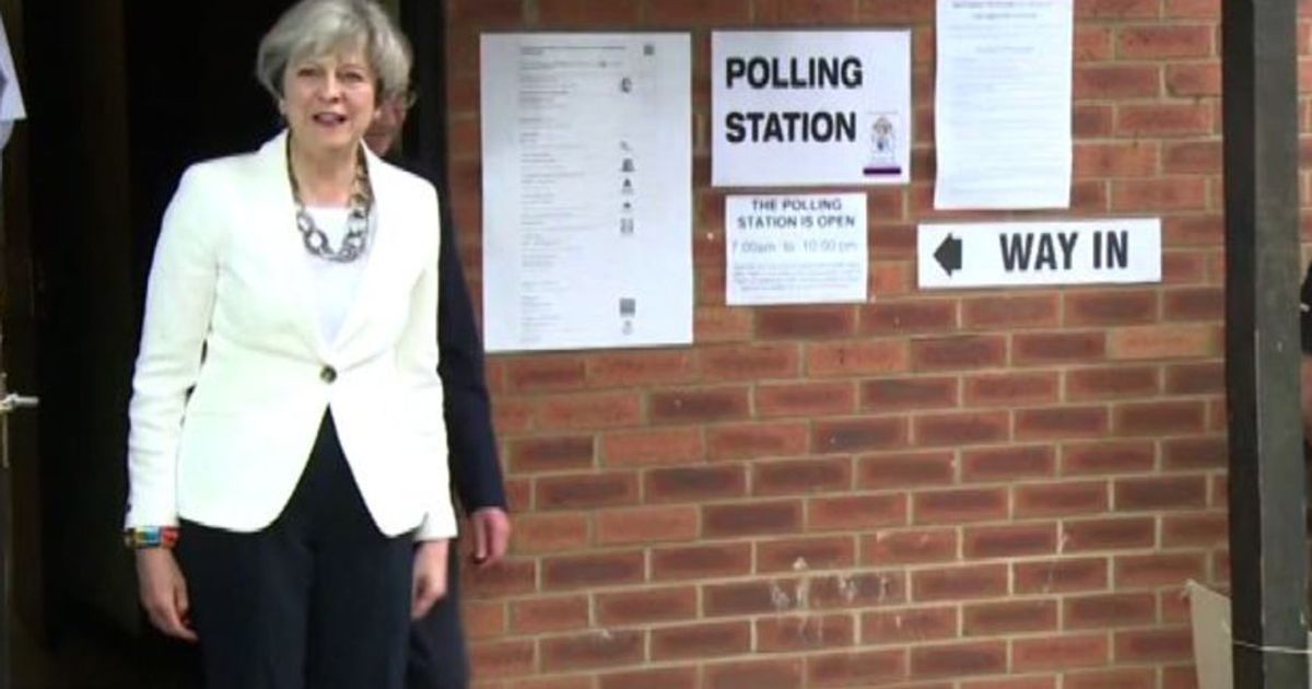 Elezioni Gb, la premier britannica Theresa May al voto