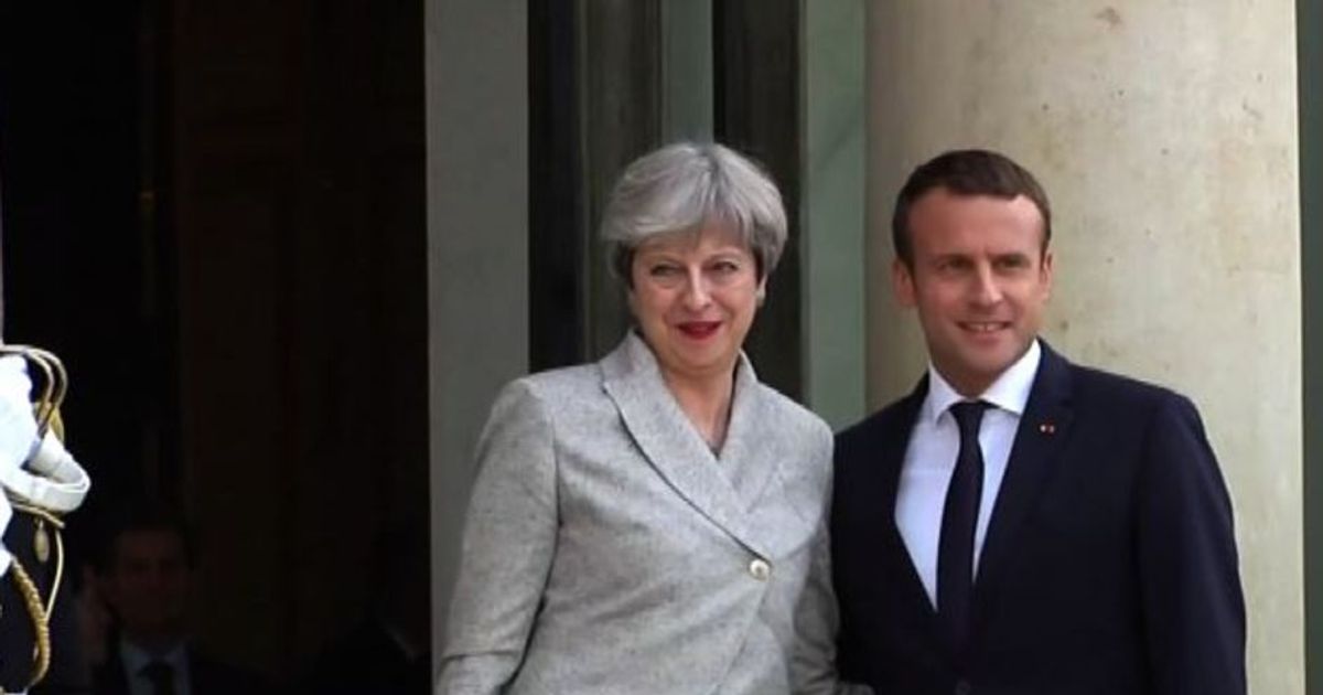 Il premier britannico Theresa May ha incontrato Emmanuel Macron