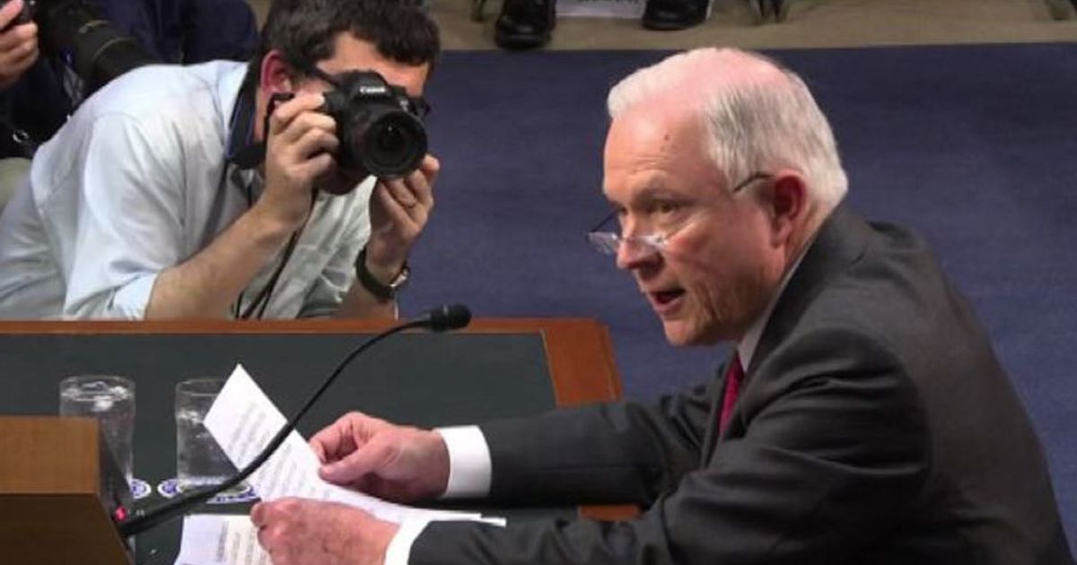Usa, Sessions nega collusioni con la Russia: una odiosa bugia