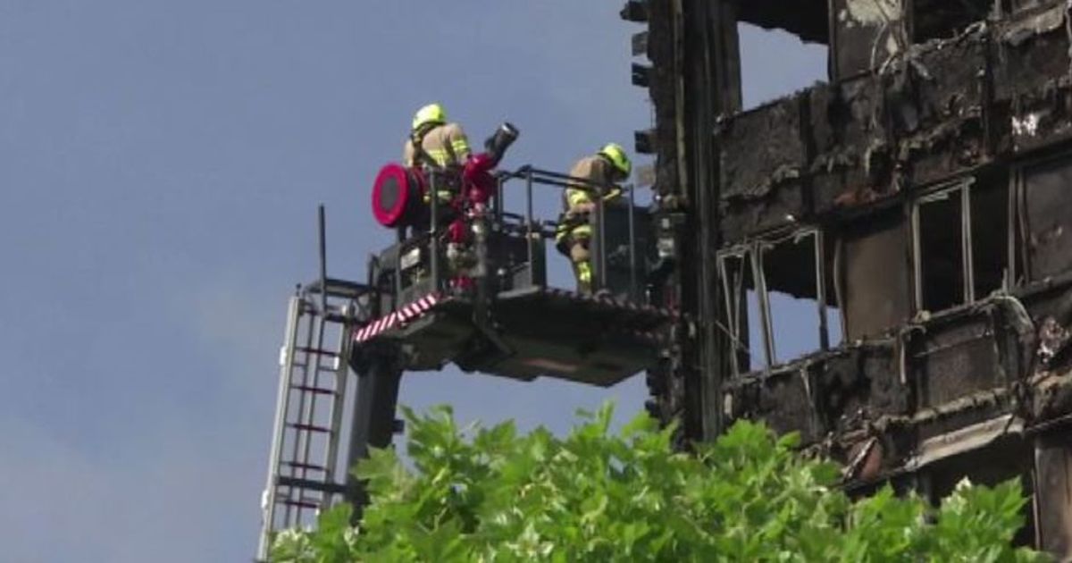 Londra, almeno 30 morti. Ricerche con droni e unità cinofile