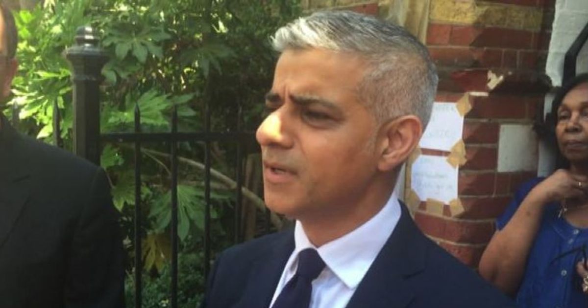 Il rogo alla Grenfell Tower, il sindaco: poteva essere evitato