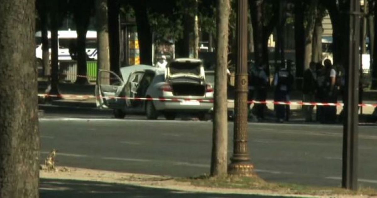 Le immagini dell’auto usata nell’attacco agli Champs-Elysées