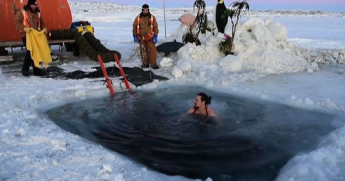 Un bagno gelato in Antartide per celebrare il solstizio d’estate