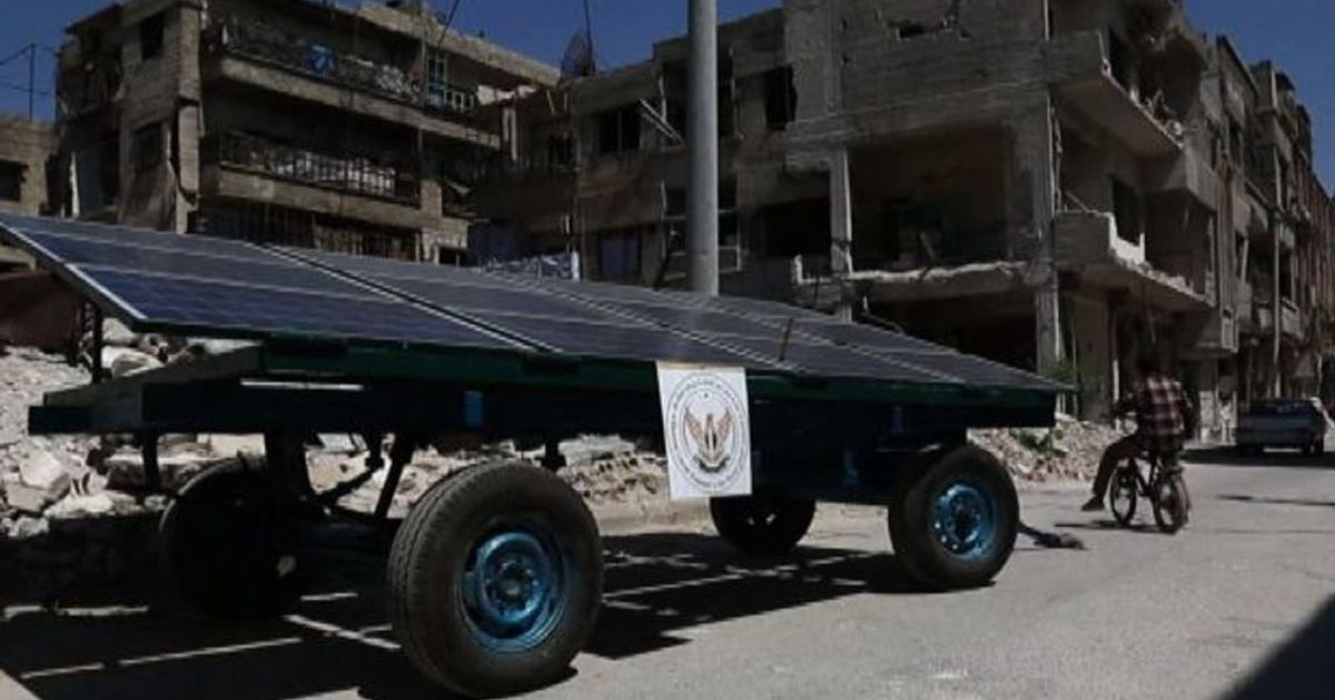 Siria, energia solare “mobile” nella città assediata di Duma