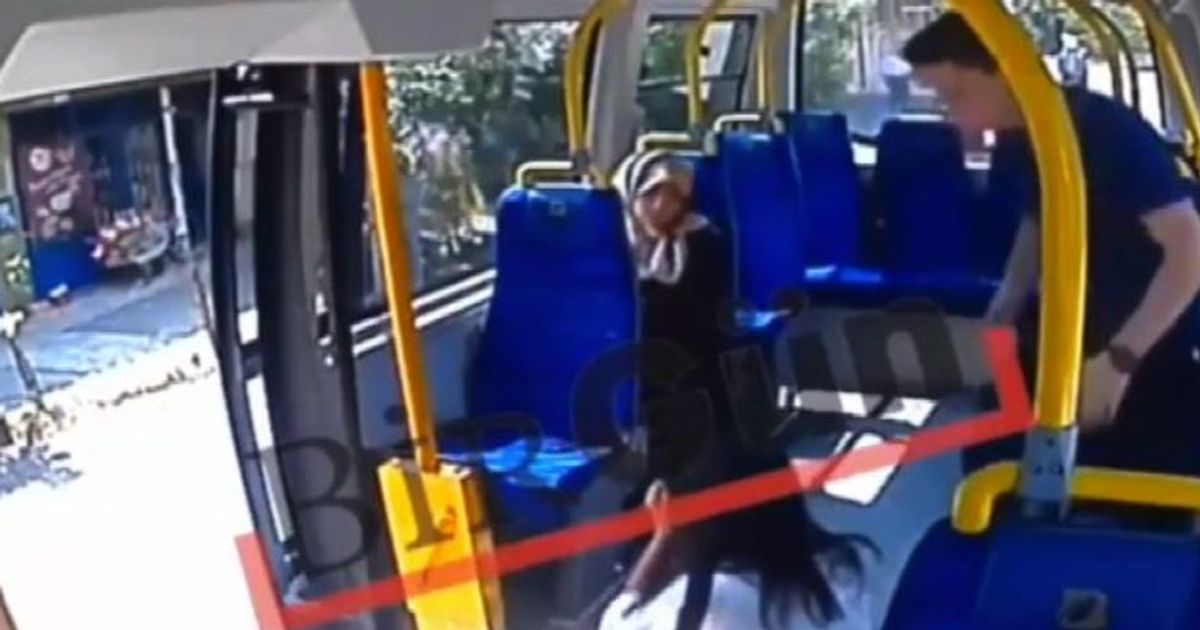 Indossa dei pantaloncini e viene aggredita su un bus a Istanbul