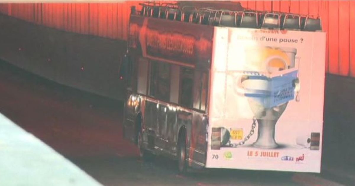 Parigi, bus di turisti incastrato sotto al ponte: 4 feriti