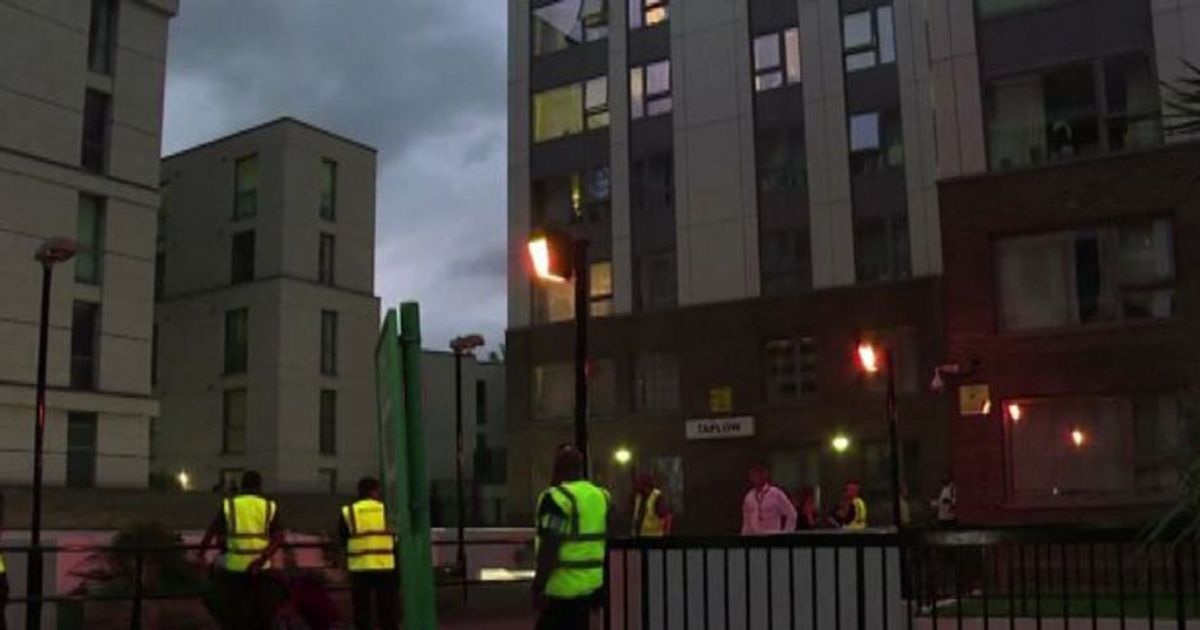 Londra, cinque grattacieli evacuati per rischio incendio