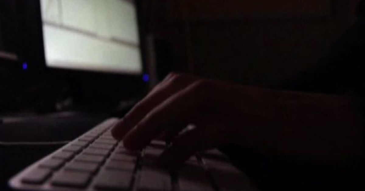 Adescava minori in chat arrestato un dirigente sportivo