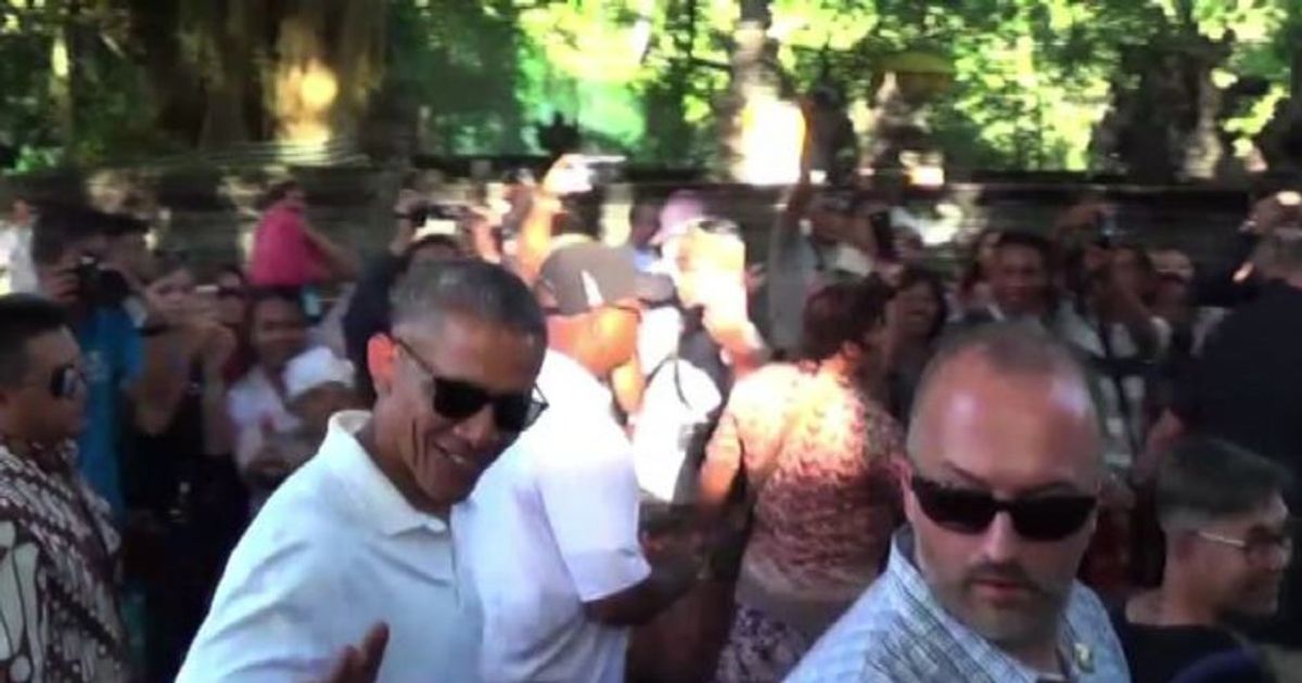 Vacanze in Indonesia per la famiglia Obama, tutti al tempio