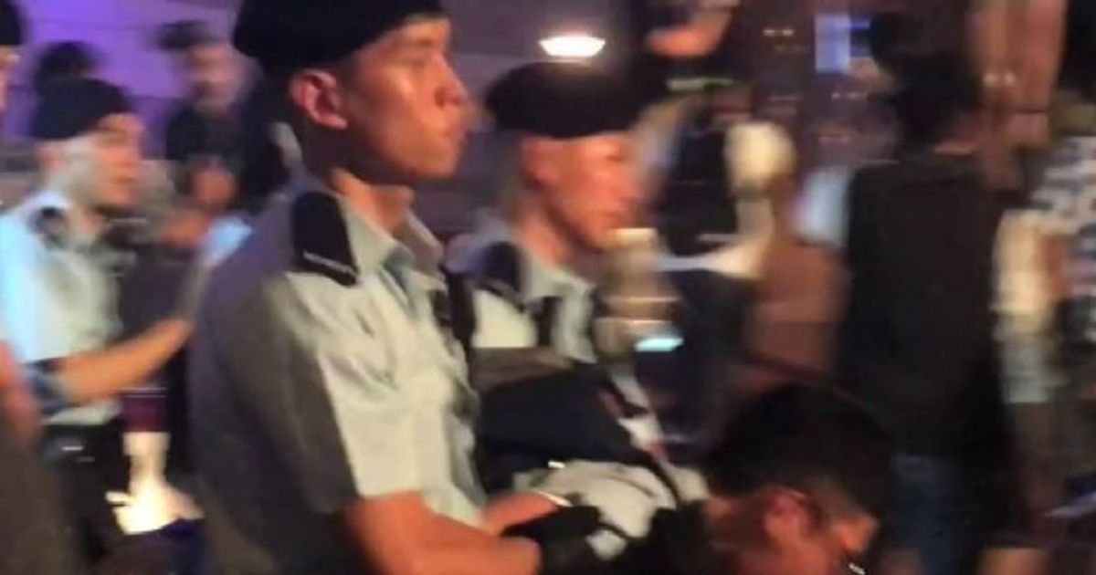 Hong Kong, arrestato l’attivista pro-democrazia Joshua Wong