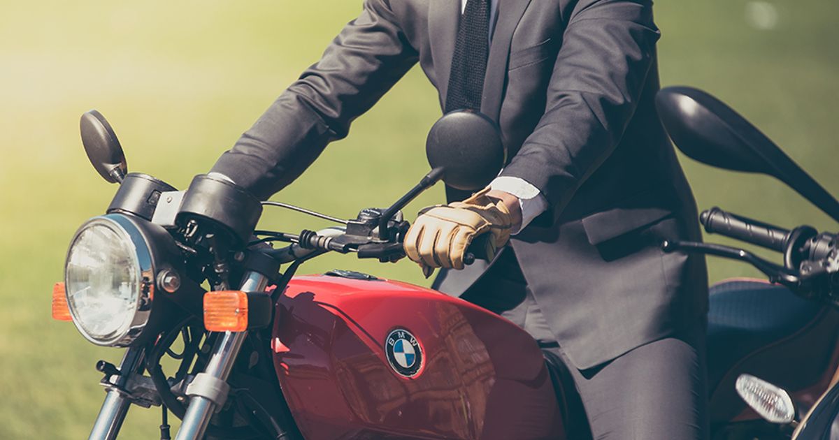 Motociclista dimentica la moglie in autogrill, ma pensa che sia caduta