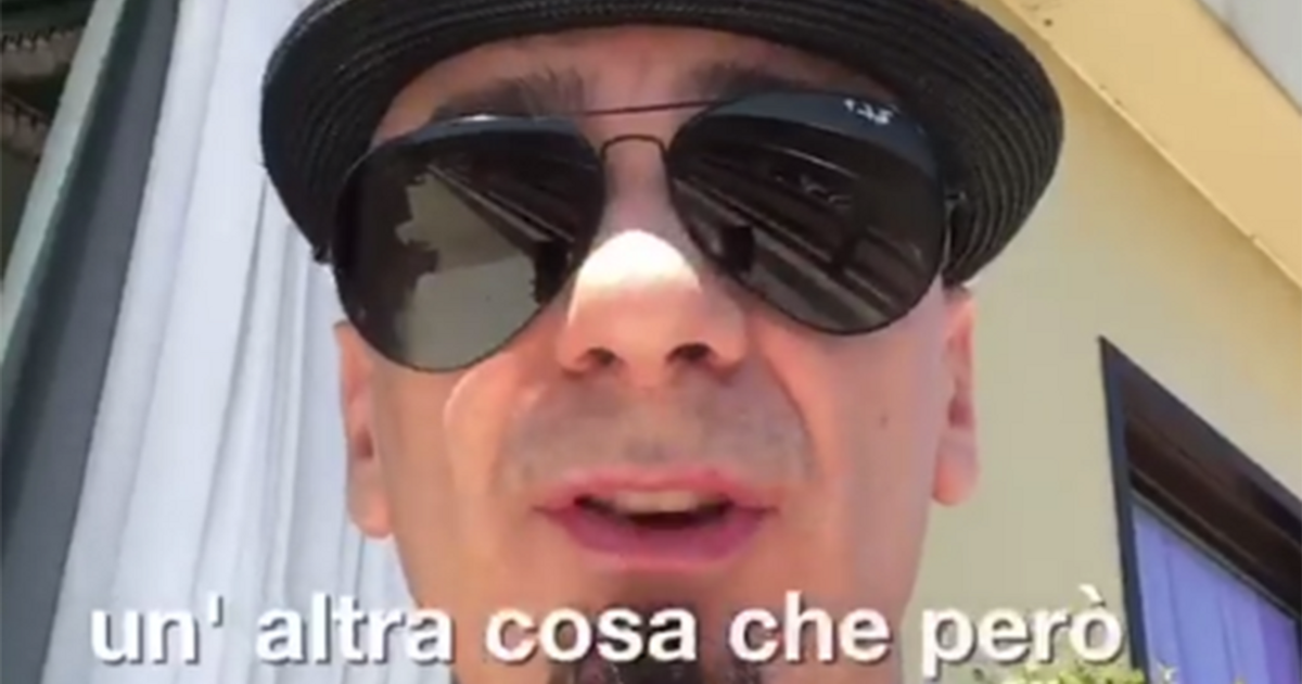 J-AX contro l’abbandono degli animali: “C’è sempre un’alternativa al male”