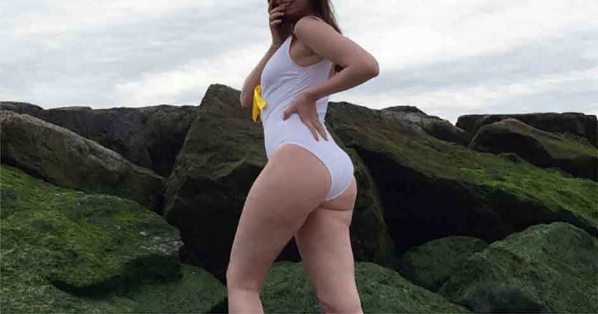 La modella Charli Howard mostra i difetti per un’estate senza complessi