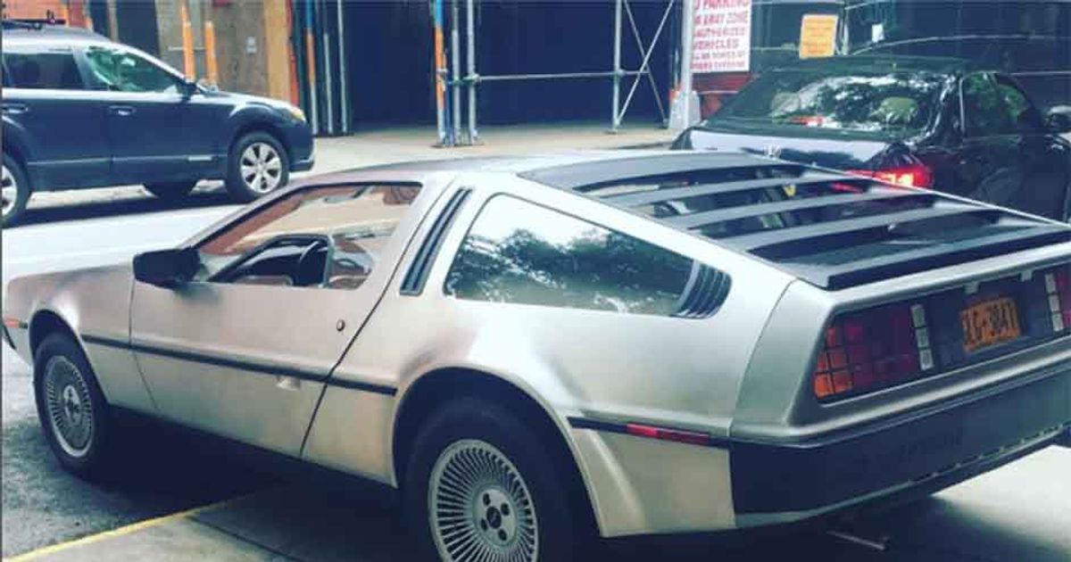 Fan di “Ritorno al futuro” multato sulla DeLorean