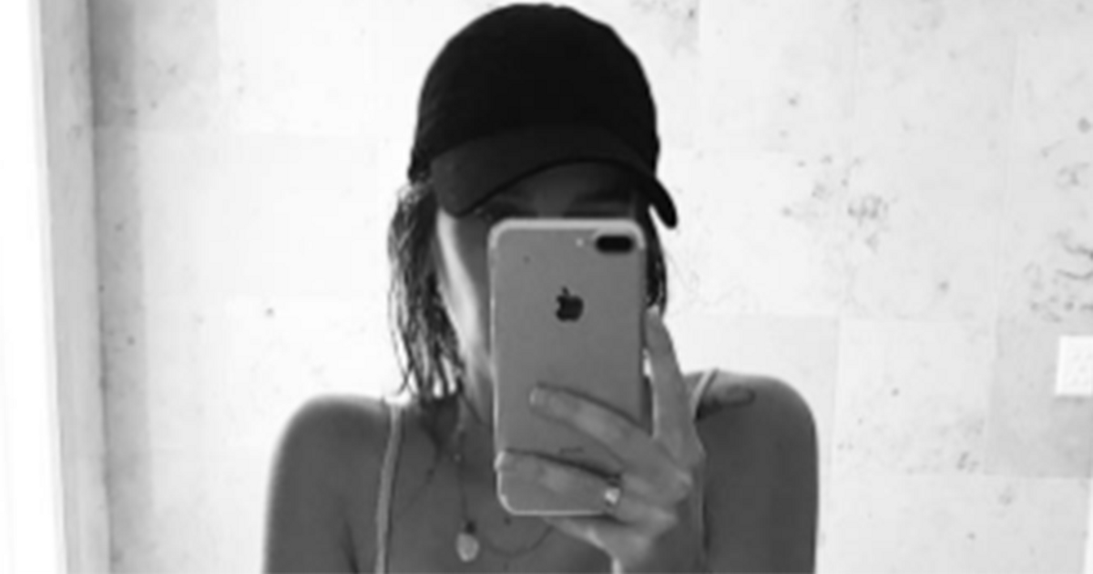 La mamma vegana, dopo due parti, mostra le foto del suo fisico…