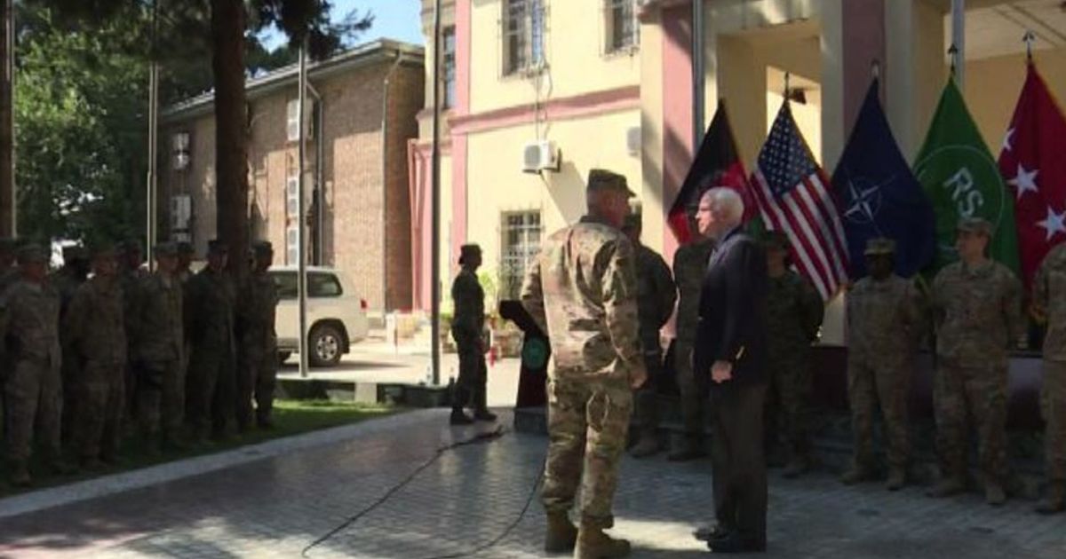 Delegazione del senato Usa con McCain in visita in Afghanistan