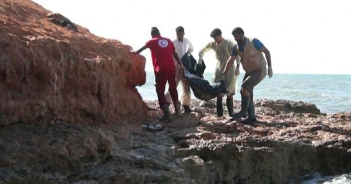 Tripoli, trovati i corpi senza vita di 53 migranti morti annegati