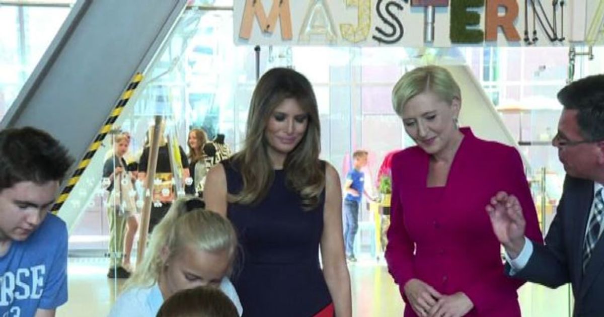 Melania Trump incontra i bambini al Copernicus centre di Varsavia
