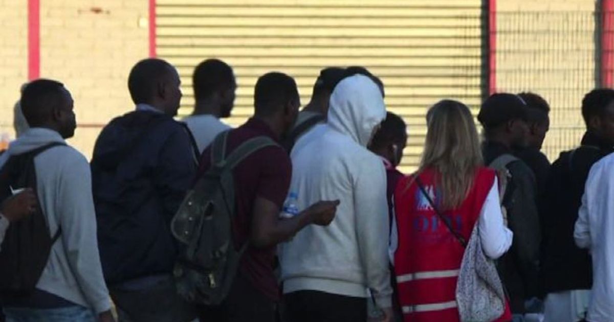 Sgomberati 2.500 migranti da campi abusivi a Parigi