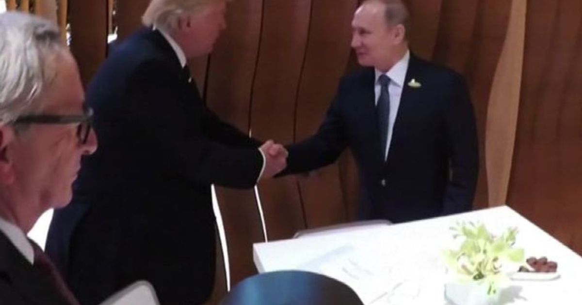 G20, l’immagine della prima stretta di mano fra Trump e Putin