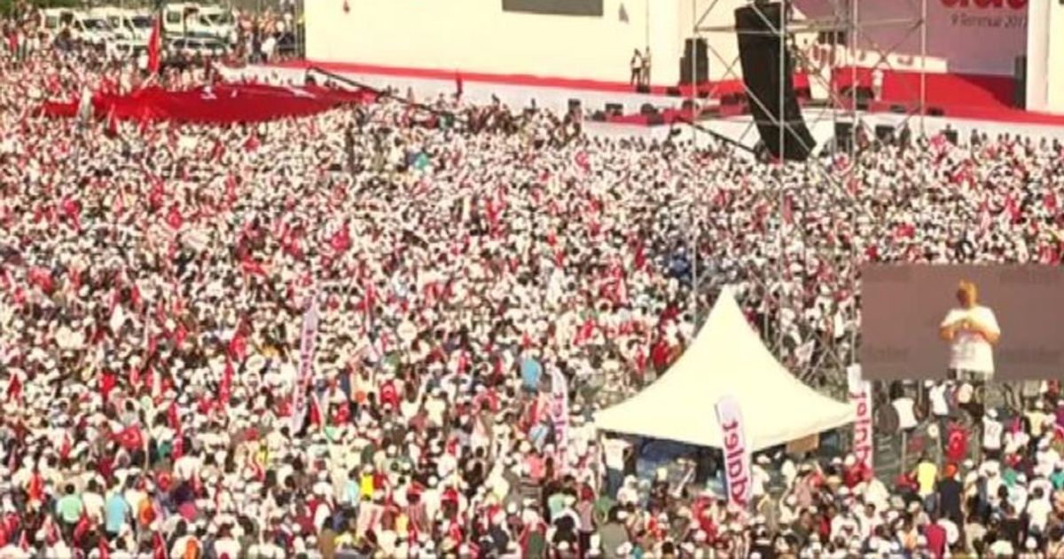 A Istanbul migliaia alla marcia della giustizia contro Erdogan